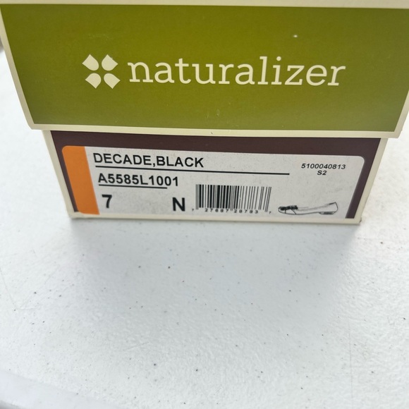 Naturalizer Black Leather Bow Loafers - Picture 2 of 2